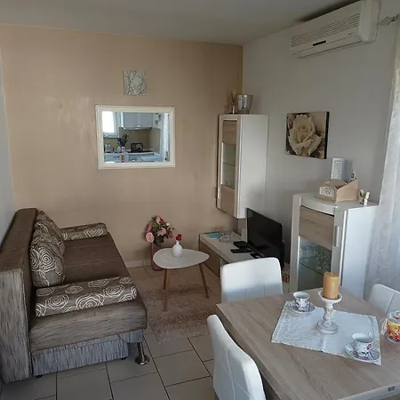 Luka Apartament *