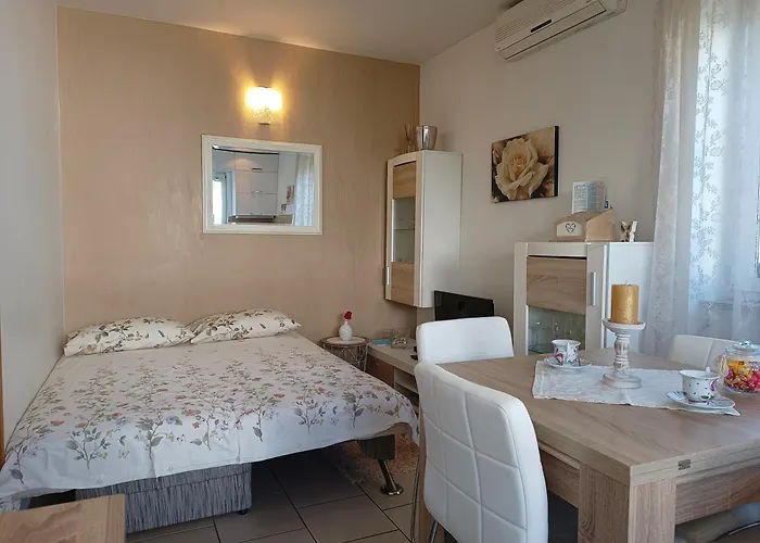 Luka Apartment *