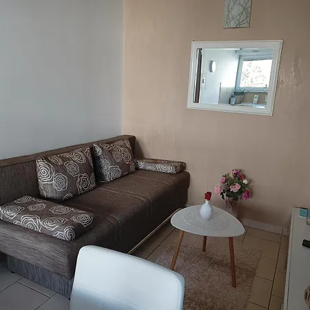 Luka Apartment *